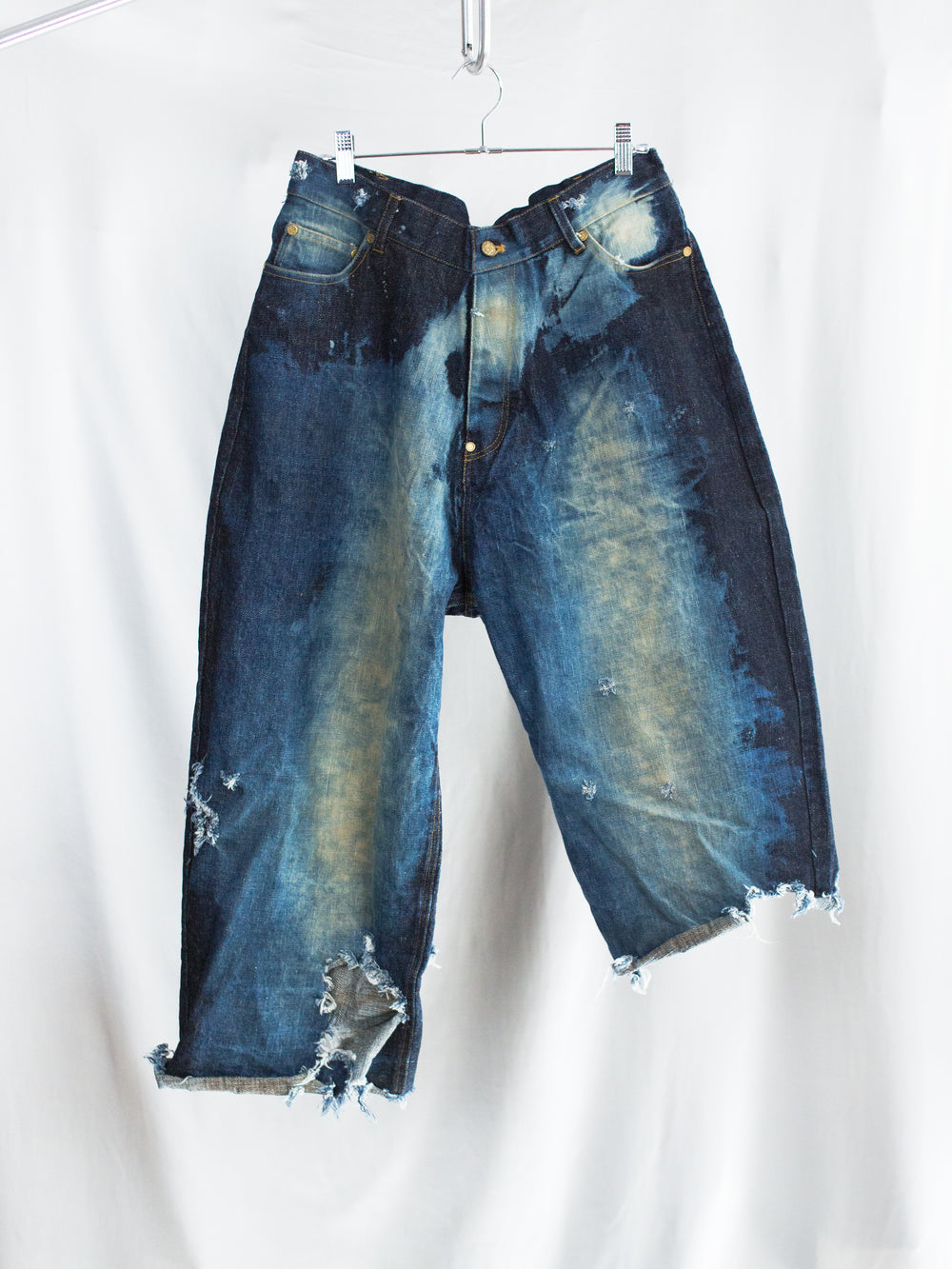 Les Six SS26 Blown Off Battle Jeans