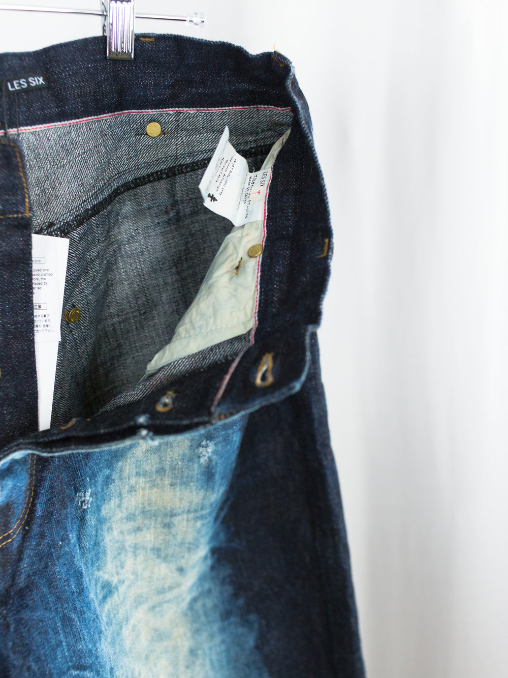Les Six SS26 Blown Off Battle Jeans